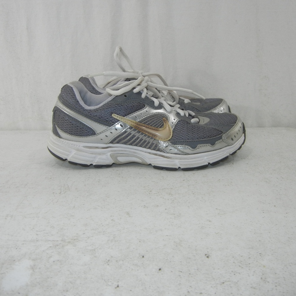 Nike Dart 7 Womens Size 7.5 Sneakers Shoes